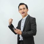 Online vs Offline Selling for Delta 8 Resellers