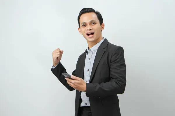 Online vs Offline Selling for Delta 8 Resellers