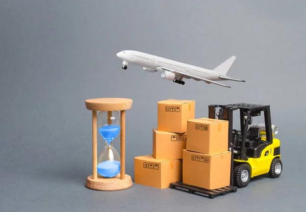 Simple Strategies for Managing Palletized LTL Shipments Across U.S.-Canada Crossings